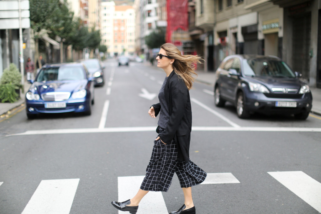 Clochet-streetstyle-monki-squared-black-white-culottes-lykke-li-and-other-stories-loafers